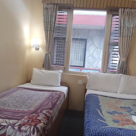 Hotel Celestyinn Pokhara Kültér fotó