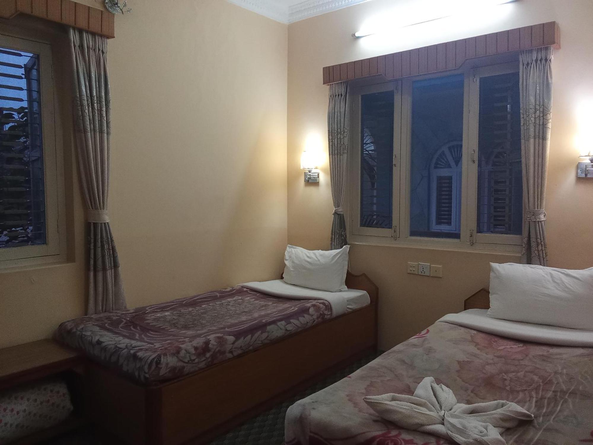 Hotel Celestyinn Pokhara Kültér fotó